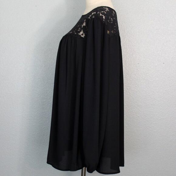 JustFab Black Blouse with Floral Lace Detail Size 1X NWT - Picture 3 of 11